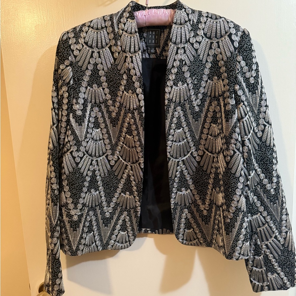Due per Due black jacket/blazer. Beautiful white stitching. Size 12